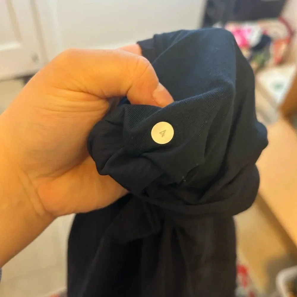 LULULEMON NAVY BLUE IN FLUX CROP PANTS